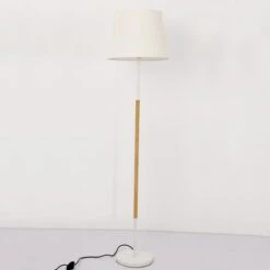 Lampadaire Tissu Blanc Et Pied Bois Clair Camina